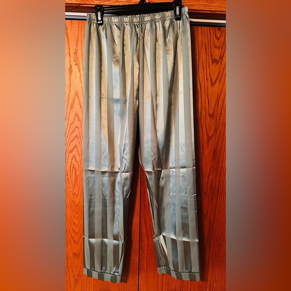 NWOT Womens Satin Feel Pajama Set Size Large Green Striped Contrast Elastic - Picture 6 of 14